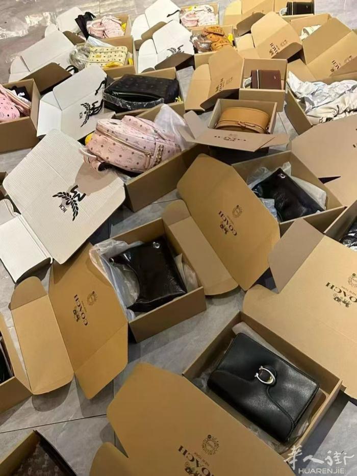 真假混背完全没有问题 正品级的货物不怕细看 你想要的款式全都有 欢迎拿图咨询