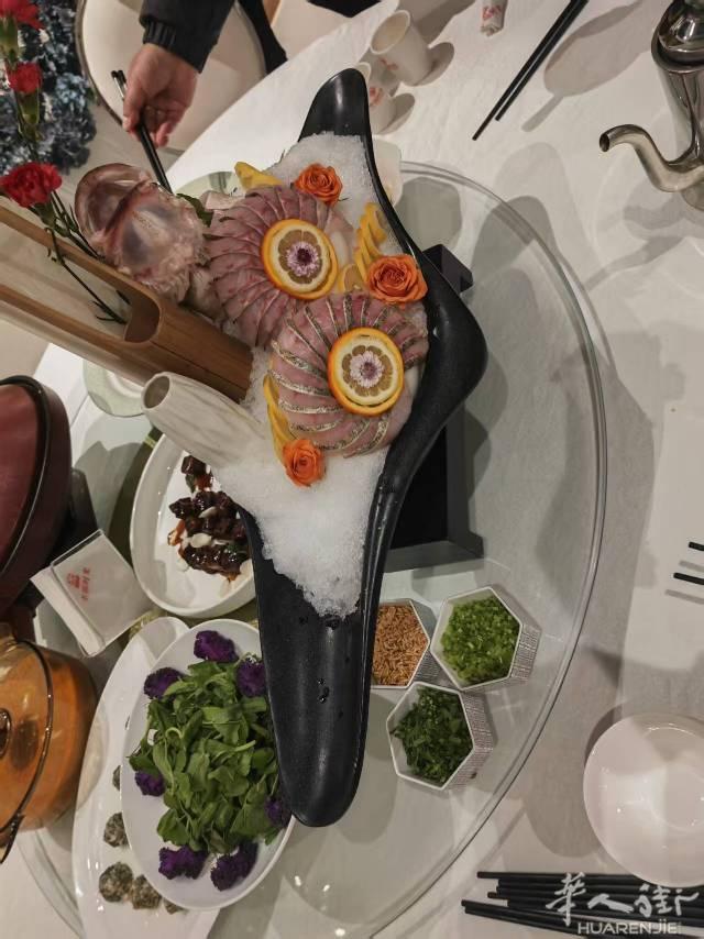 求厨师工作
多年餐饮经验。上到五星。下到三二个人厨