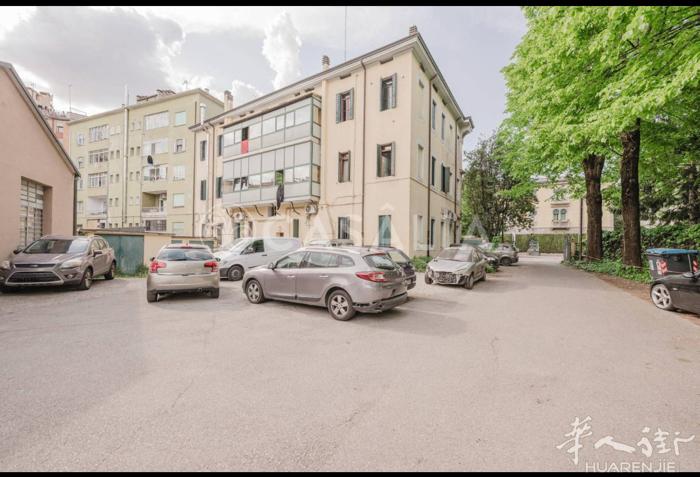 Padova  via tiziano aspetti 16   该地块交通便利
