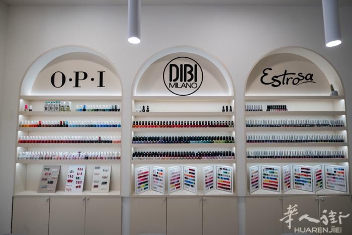 Firenze市内招聘美甲学徒、中工、美甲师数名，店大、客流量大。工资面议，联系