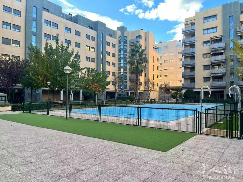 Getafe新区   四房两卫一厅车库出租