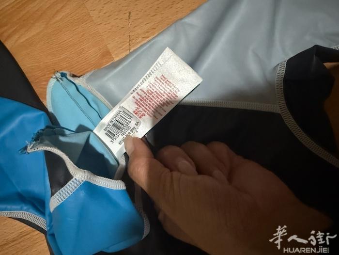 保暖泳衣，适合春秋冬学习游泳的小朋友；质量很好，八欧一件 买两件送一件蓝色 适合