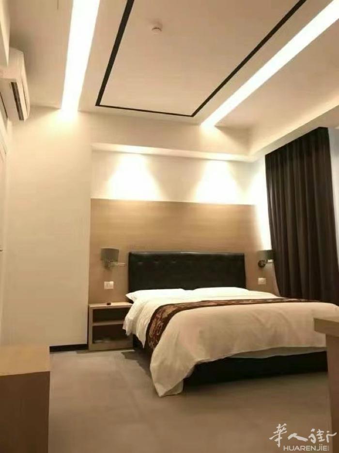 本旅馆在prato的TAVOLA 服装批发区中心 有钟点房 单人房 双人房和标准
