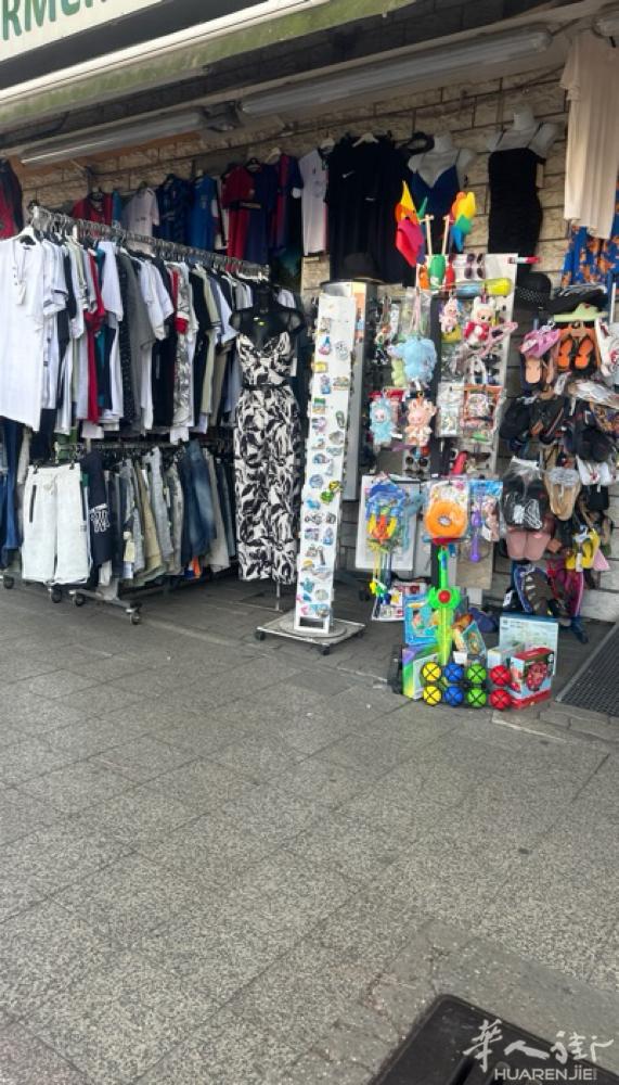 本人有个有生意的海滩店转让 因为身体原因急转 有人需要的先过来看好店 再谈价格