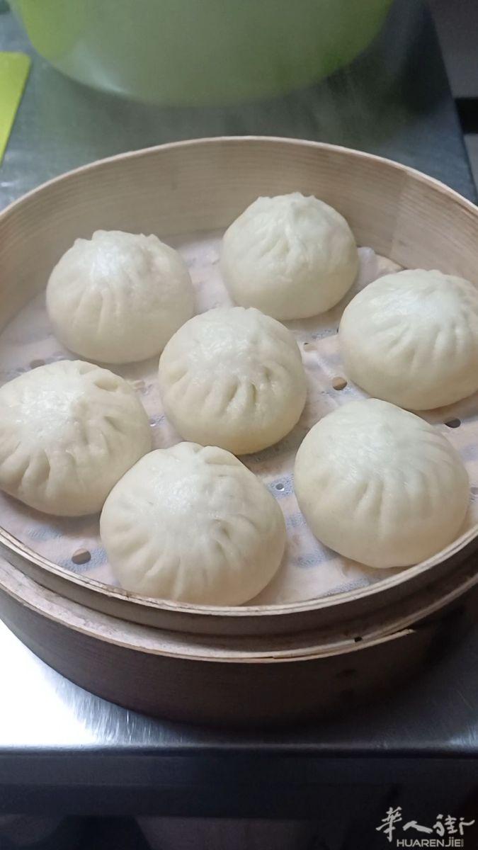 巴黎手工包子饺子预定，坚持食材的新鲜和干净，坚持纯手工制作。联系电话：0766928631，微信：h0775727631