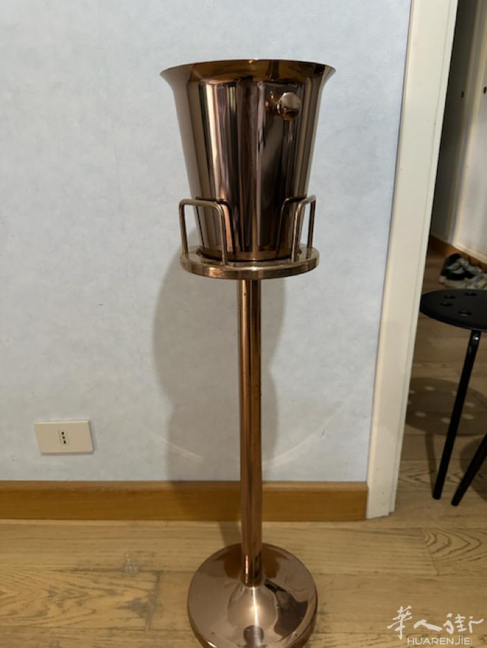 香槟酒桶9成新40欧一套 有8套