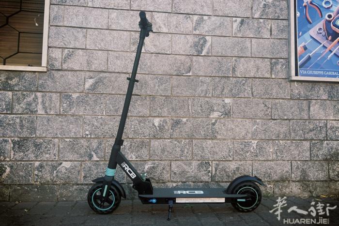 🛴RCB R13电动滑板车具有折叠便捷、动力强劲、续航适中等特点，适合青少年及