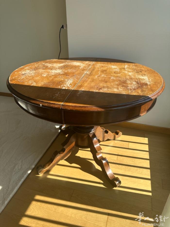 复古实木圆桌 直径110cm 高80cm（可扩展）  转让一张复古实木圆桌：