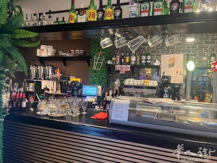 Girona海边 奶茶店带酒吧转让，可以教奶茶技术， 货源提供 因个人有其他发展