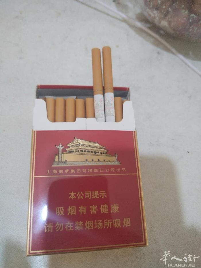 中国正宗香烟到货，有需要的朋友可以联系，巴黎地区可以送货上门，保真，三条起