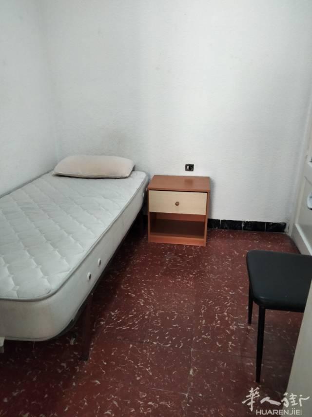 Barcelona el prat有单人房间出租
