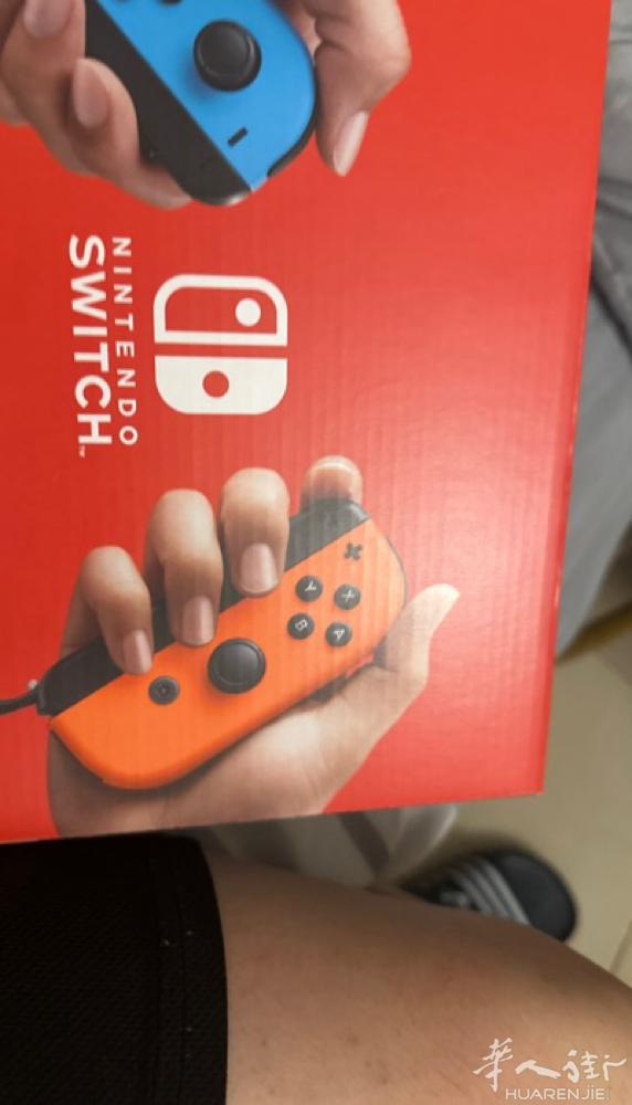 刚买的switch。没玩几天不喜欢了。出200可小刀 米兰内可以送货到paol