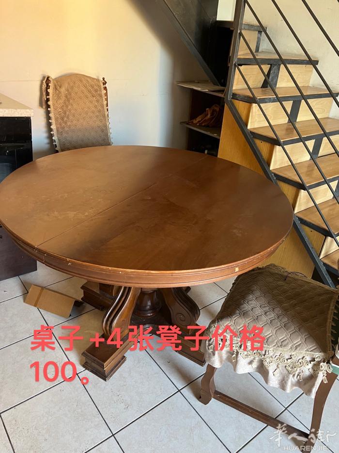 圆桌出售 陪4张椅子