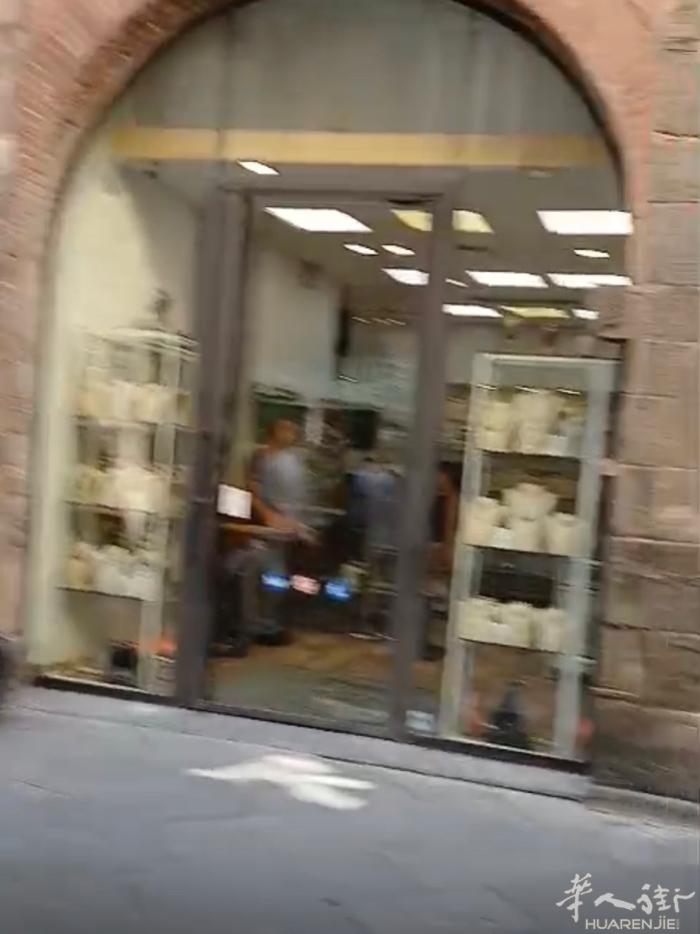 Lucca ( Toscana 省）145 平方米 珠宝首饰店转让吗？   海滨