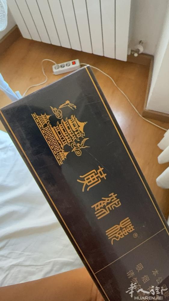 湖北省黄鹤楼软珍，在国内65一包。按包卖，多买几包也行，我有一条，在vittor