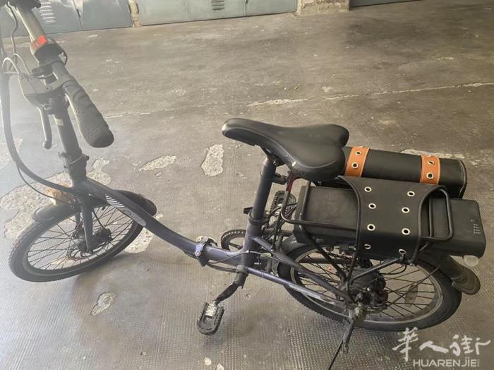 半自动折叠式自行车带锁220欧普拉托中国街自取
