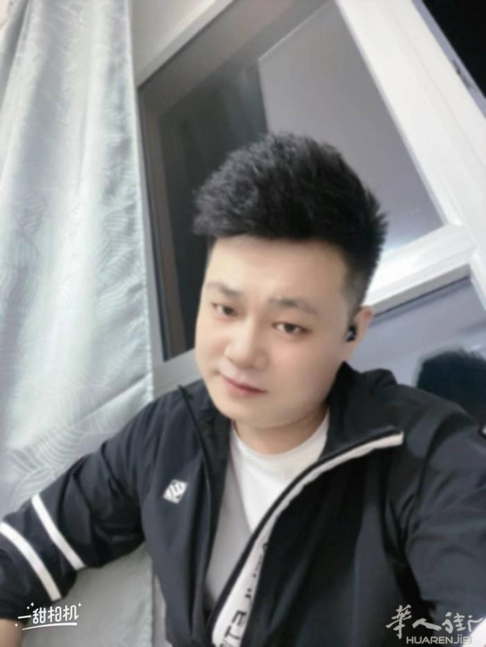 本人捷克居留，现在做二厨。反应迅速，主要做炒饭面。炸油锅，对工作认真，本人工作干