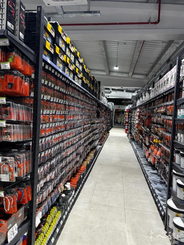 专业理货团队承接百元店新店设计.老店翻新，有开店的老板联系 688122951