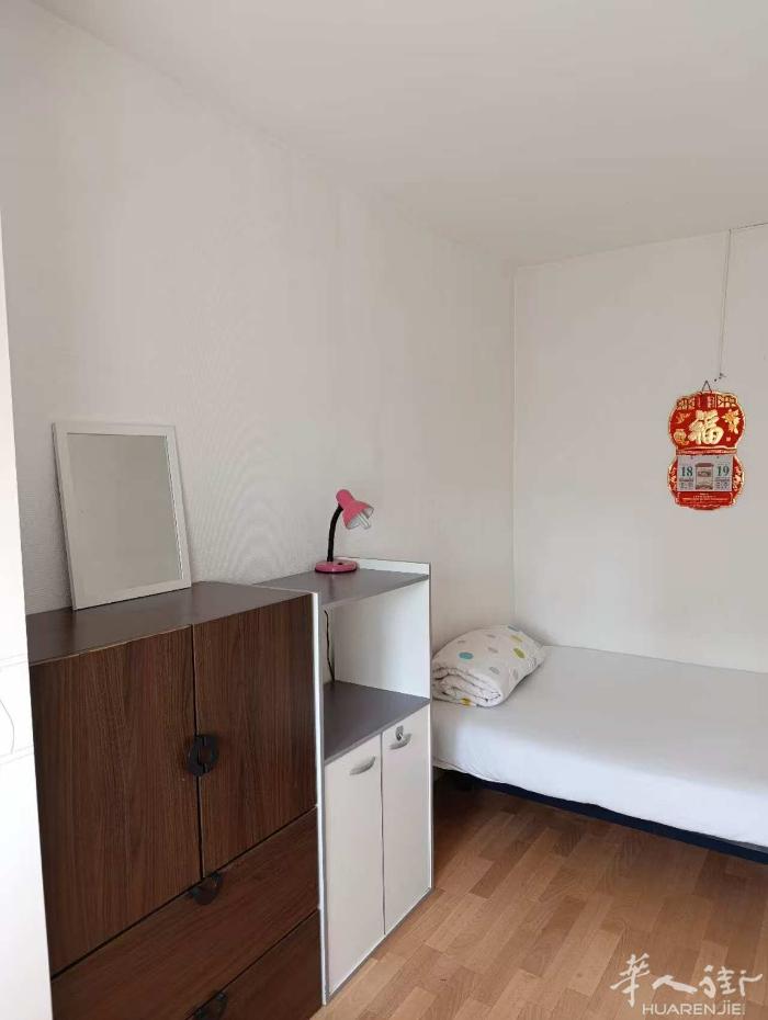 小巴黎11号线place des fête独立房间，找一位长期有工作爱干净的女生