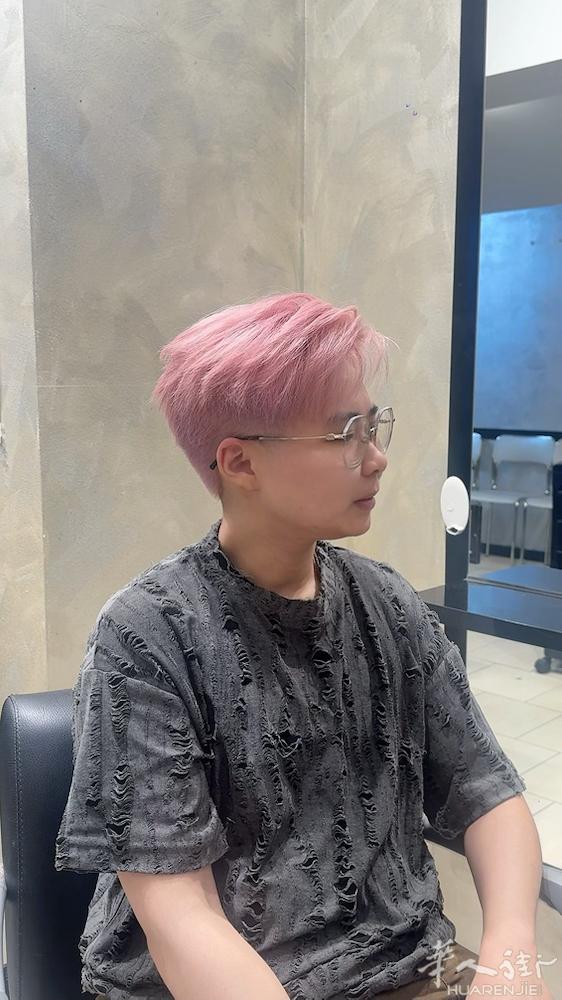 Padova理发店招学徒一名 25岁以下，男女都可，要求勤劳好学爱干净， 店里老