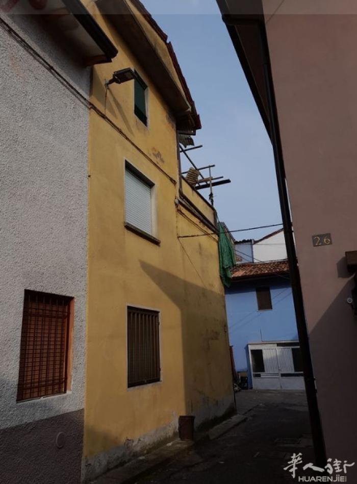 【拍卖房】Manerbio, Brescia 出售整栋住宅  4室 1厅 1 卫