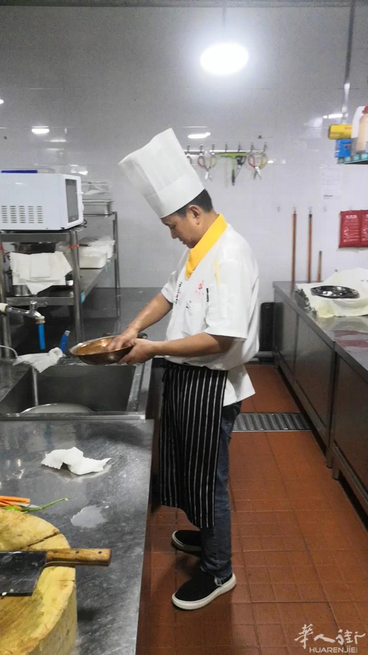 本人从事厨师行业二十多年，菜系，川菜湘菜，陕西菜系