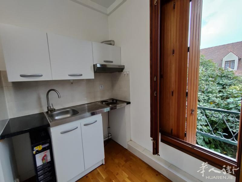 94省,Villejuif(94800) (ID：983) 16平的 studio  房间数1  卧室数1  有家具
