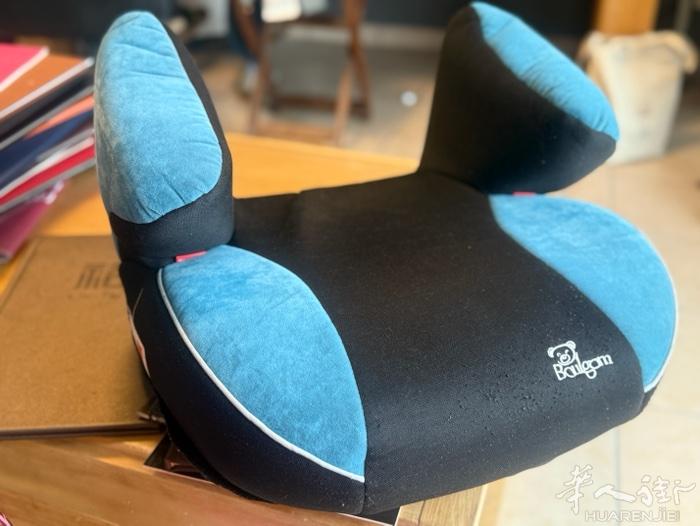 儿童汽车座椅 5 €  19区Crimée 出售儿童汽车座椅 5 €。
