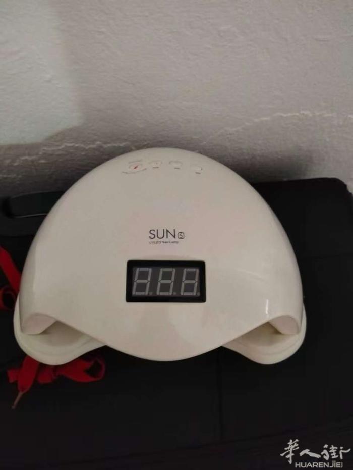 美甲灯，头发夹板和蒸锅 有需要的可以联系我 便宜出了