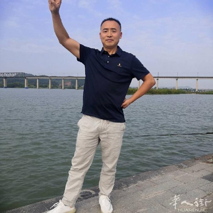 从事厨师行业20余年，曾在德国中餐馆工作4年，现在国内，想找一份德国中餐馆工作，