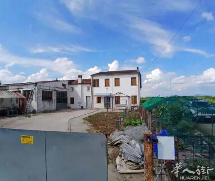 【拍卖房】Masi, Padova 出售经济型住宅 	•  2室1厅2卫带车库