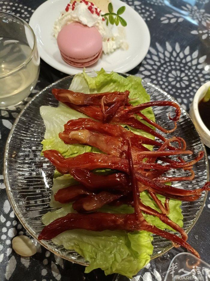 本人男浙江青田人。有身份。做餐饮十几年了。中日餐，大厨二厨帮厨都可以。有