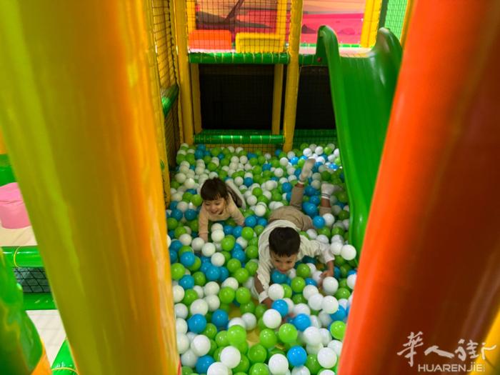 米兰边日本包餐招男跑堂一名 包吃包住 有意者联系 +39 338 1361185