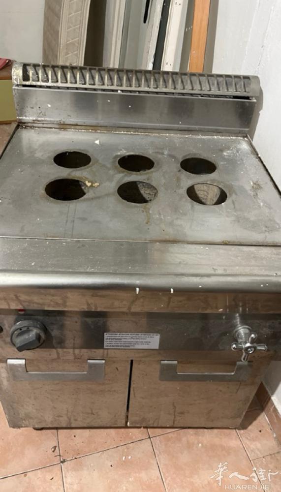 六孔蒸饺子因无需要便宜卖掉加四面玻璃冰箱，谁需要出价就卖