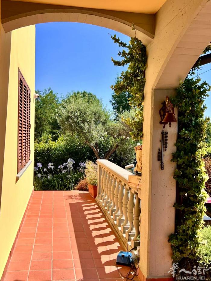 POGGIO A CAIANO别墅🏠出售：面积300平方米，四向空，四房二厅+