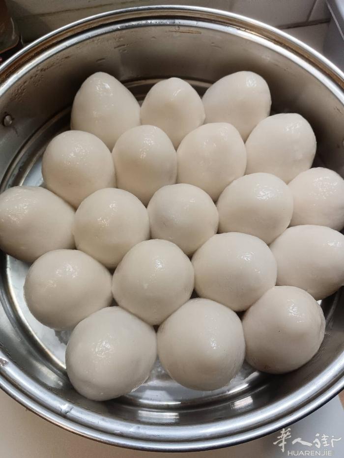 粘豆包，豆面卷儿，想吃的可以加微信