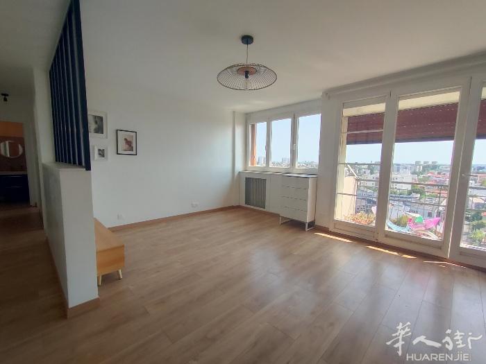 93省Montreuil，11号线地铁走路5分钟全新装修老房出售，直接房东。