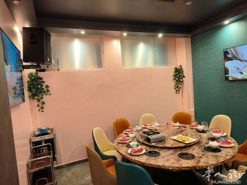 火锅桌子带 烤肉，桌子 转让 二手我在prato。微信流言，hu3898885305