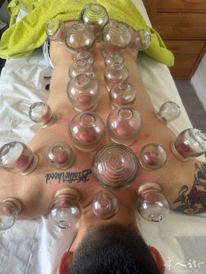 30欧一个小时，中级持证中医 女，上门推拿按摩，蔬通经洛，精油开背，足疗（脚底按