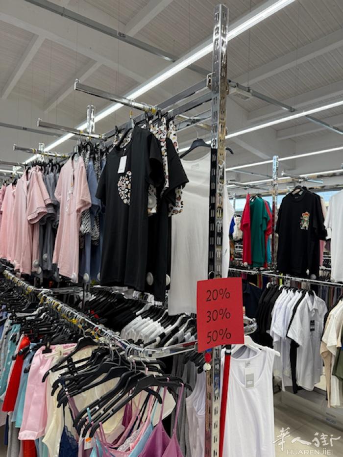 出二手衣服架子 带价格来 微信3669588451