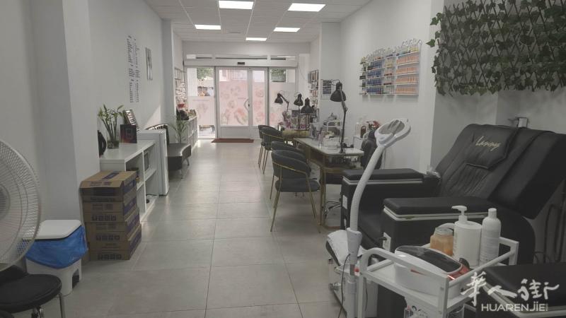 美甲店转让
马德里郊区美甲店低价转让 先到先得生意