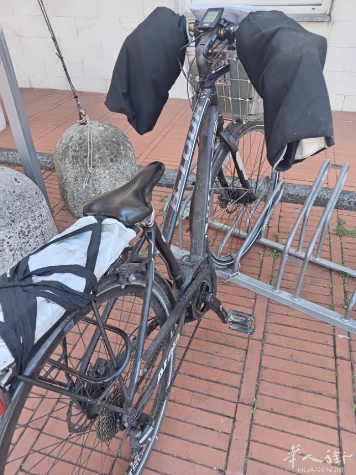 本人有一辆老外的半自动电瓶车转让，电充满可以骑50公里