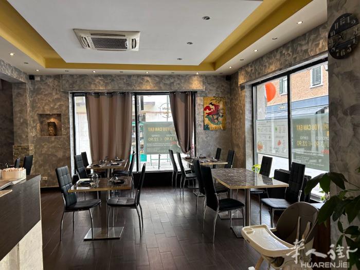 udine旁边3万人口的小城市，包餐打包店转让 因本人孩子太小急需转让，房租10