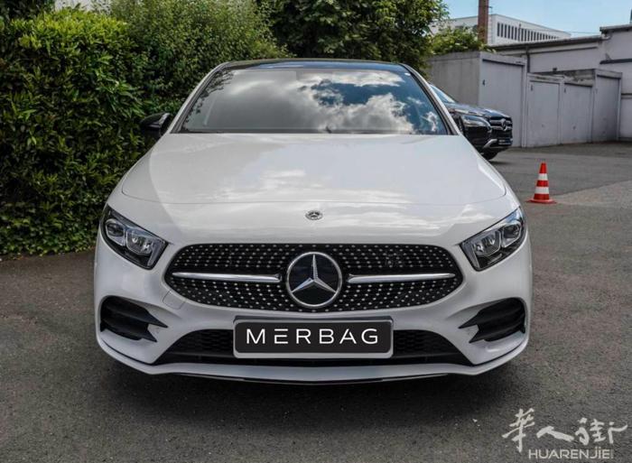 奔驰A180 AMG 油电混合2022年2万公里7cv 160kw高配、保修2年
