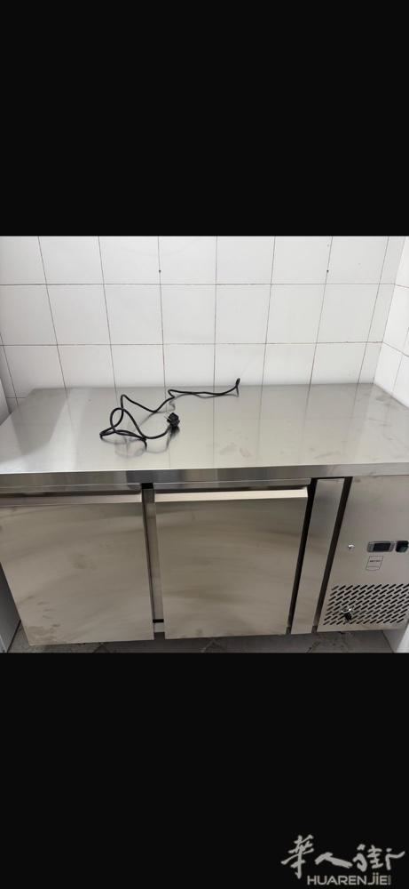出全新不锈钢操作台，€750  modena 自提
