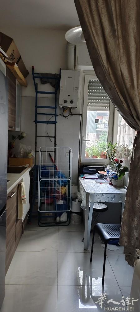米兰华人街有新装修的正规房间搭铺，冬暖夏凉，干净卫生，安静舒适，给您回家的感觉！
