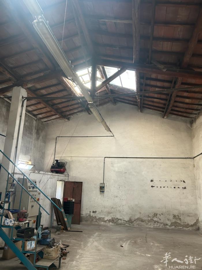 prato市galciana区出售一个c/3用途的作坊