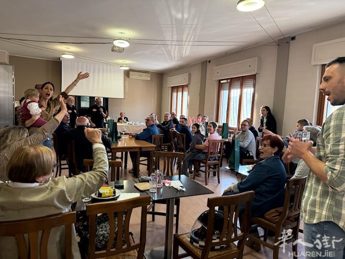 bergamo tabacchi 酒吧转让， 主路上，生意稳定 酒吧平均每天2-