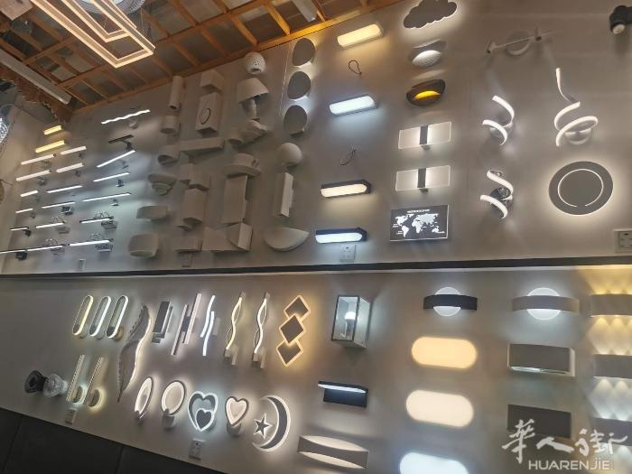 专业装修团队！ 餐馆。百货。店铺。鸿亿期待与你相遇！