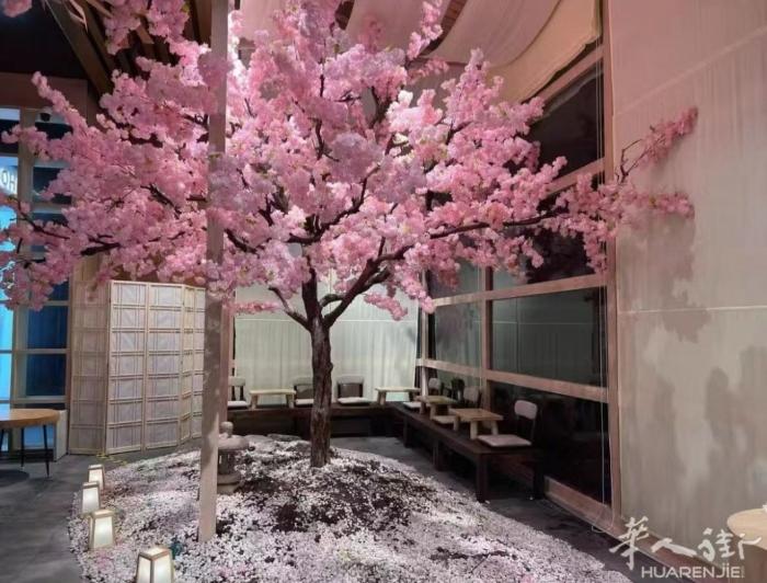 出售樱花树 高宽4米 很大全新 和一些餐馆盘子筷子 桌子 椅子 和一些日本餐的装